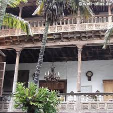 Add some moody lighting for a more romantic feel. Photo House Of The Balconies La Orotava Welt Atlas De