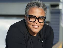 Catherine Bowden's Instagram, Twitter & Facebook