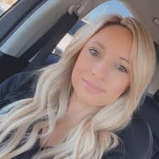 📍 527 Fox Run Trail, Apollo Beach, FL 33572 💰 Just Listed • $289,000  Looking for the perfect starter home or a smart investment opportunity?  This beautifully updated 2-bedroom, 2-bath home in