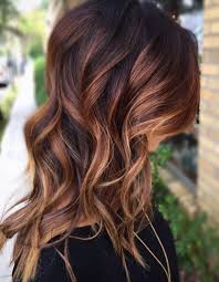Les brunes sont les femmes qui portent les plus cette tendance. Balayage Cuivre Sur Brune Cheveux Bruns Couleur Cheveux Cheveux
