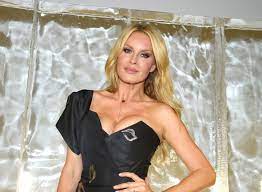 Téma krainová simona na blesk.cz. Top Model Simona Krainova Celebrates Her 48th Birthday I Thought It Might Be Over For Me At 37 Luxury Prague Life