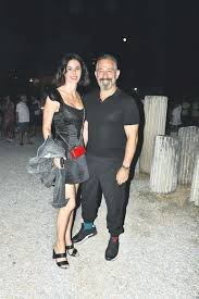 Bir ara cem yılmaz'ın sahneye çıkıp bateri çalması ise, 'cem yılmaz'dan ahu yağtu'ya serenat' şeklinde yorumlandı. Ahu Yagtu Eski Esi Cem Yilmaz In Aski Defne Samyeli Ile Arasindaki Buzlari Eritti Turkiye Nin Sosyal Haber Sitesi Haberx Sosyal Network