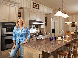 See more ideas about food network recipes, trisha yearwood recipes, trisha's southern kitchen. Celebrity Houses And Real Estate Kitchen Sale Trisha S Southern Kitchen Southern Kitchens