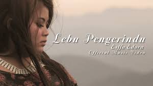 Dapatkan lirik lagu lain oleh rinto harahap di kapanlagi.com. Lirik Lagu Lebu Pengerindu Esffa Edora Lirik Lagu Iban