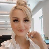 Elsa Nagy's Instagram, Twitter & Facebook