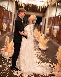 Feb 27, 2021 · kaley christine cuoco, 32, is an american actress and producer.kaley had her first taste of television success with the family sitcom 8 simple rules back in 2002. All The Details On Kaley Cuoco S Custom Wedding Dress E Online