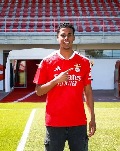 Flamengo acerta sa&iacute;da de atacante para clube europeu