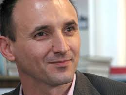 Interviu cu scriitorul Robert Serban: „Cand scrii despre tine, nu ai de ce  si pentru cine sa faci compromisuri“