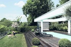 Nicht ohne grund ist das telefonbuch die nummer 1, wenn es um telefonnummern und adressen geht. Die Weisse Villa Mit Flachdach Bietet Auf 430 Quadratmetern Wohnflache Naturnahes Wohnen Mit Pool Im Garten Und Einer Dachterrasse Mit Blick Aufs Ulmer Munster Stuttgarter Zeitung