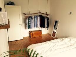 Holz Trends Aus Hamburg Hangende Kleiderstange Truhe Regalbrett Dielen Aus Holz Wohlfuhl Atmosphare Im Wg Zimmer Holz G Ideen Furs Wg Zimme Wg Zimmer Wohnung 5 Zimmer Wohnung