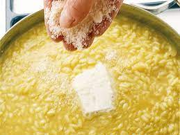 Il risotto ai funghi è un primo piatto intramontabile. Come Si Prepara Il Risotto Allo Zafferano Sale Pepe
