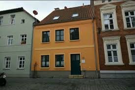 3 zimmer, küche, bad, 2 abstellräume , kfz stellplatz, gartennutzung im 3 parteienhaus, wohnfläche 103,5 m² die wohnung ist vermietet für 500,00 € kaltmiete je monat + 100,00 € betriebskostenvorauszahlung. 2 Zimmer Wohnung Zu Vermieten Schulstr 14 17373 Ueckermunde Uecker Randow Kreis Mapio Net