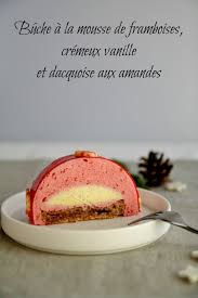 Buche De Noel A La Mousse De Framboises Cremeux Vanille Et Dacquoise Aux Amandes That S Amore Recette Dessert Noel Mousse Framboise Buche De Noel