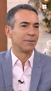 Carola Troisgros preparou um bolo CHOCOLATUDO que, como deu pra ver, é um  bolo REPLETO DE CHOCOLATE com uma calda que leva um toque de café! Essa  combinação do doce com o