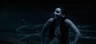 Derubato dei diritti che gli spetterebbero per nascita e senza sapere chi è realmente, artù riesce a sopravvivere nei vicoli oscuri della città e solo quando estrae la mitica spada dalla roccia la sua vita cambia radicalmente ed è costretto ad accettare la sua vera eredità… che gli piaccia o no. Putlocker King Arthur Legend Of The Sword Online Live Stream King Arthur Legend King Arthur Sirens Tv