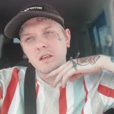 Travis Bullington's Instagram, Twitter & Facebook