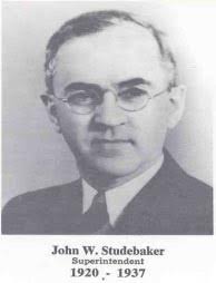 Bicentennial Reflections -- The History of the Des Moines Public Schools  1846-1976