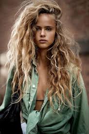 Una raccolta completa e aggiornata con i tagli capelli donna che seguono le novità della stagione in corso e anticipano le tendenze. Come Fare I Capelli Mossi Migliori Tagli Con Foto Ed Idee Corti E Lunghi