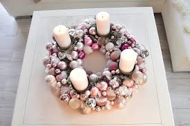 Adventskranz Aus Christbaumkugeln Selber Machen 12 Min Deko Kranz Weihnachten Deko Weihnachten Adventskranz Gebastelte Weihnachtsdekoration