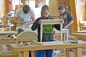 Au centre européen de formation, les formations diplômantes et les titres rncp sont éligibles au cpf (cap aepe, cap cuisine, cap coiffure, cap esthétique cosmétique parfumerie, advf et secrétaire médicale). Federation Compagnonnique Compagnons Du Tour De France Accueil Arras