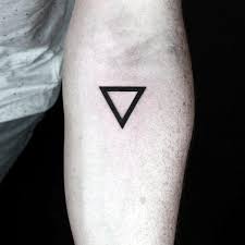Tattoo inspo 10 originalnich minimalistickych tetovani idnes cz / mnoho lidí se dostat malé tetování. Minimalist Back Tattoo For Men Novocom Top