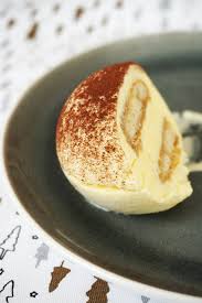 En effet, rien de tel qu'un dessert « noël » glacé pour terminer un repas de fête un peu lourd, l'effet rafraîchissant de la glace apportant un nouveau souffle à notre appétit. Dessert De Noel Le Tiramisu Revisite En Dome Glace Blog Cuisine Lifestyle