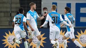 Damit hätte der fc die rettung kommende woche zu hause gegen schalke (22.5. Fussball Pleite In Bielefeld Schalker Abstieg Besiegelt Sport Sz De