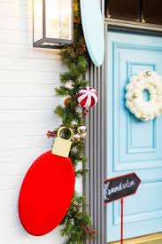 Jumbo Lights Outdoor Diy Christmas Decorations Decorating With Christmas Lights Christmas Door Decorations Diy Christmas Garland