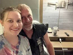 A friend who can do this at your wedding Mention him😂