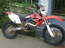 Motor karisma 125 merupakan motor keluaran vendor honda yang didesain tidak slim kurang sporty dan lebih pada fungsi motor family. Modifikasi Motor Karisma Jadi Trail Cahunit Com