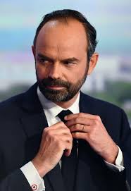 Il a une sœur, également professeur de français,. Edouard Philippe A T Il Le Look De L Emploi Gq France