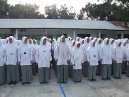 Lubuk pakam bisa sebagai pusat industri, ekonomi, pendidikan dan kesehatan. Seksi Pendidikan Madrasah Kantor Kementerian Agama Kabupaten Deli Serdang Kasi Penmad Irup Penaikan Bendera Merah Putih Di Man Lubuk Pakam