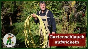 Einen Gartenschlauch Aufwickeln In 2020 Gartenschlauch Garten Schlauch