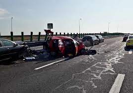 Un grav accident de circulaţie a avut loc duminică pe autostrada a2, pe sensul către bucureşti. Accident Grav Pe Autostrada A2 Patru Persoane Au Fost RÄƒnite Traficul Rutier Este Oprit Pe Sensul Spre Litoral Foto
