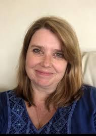 Any style ideas for brown hair with frizz?