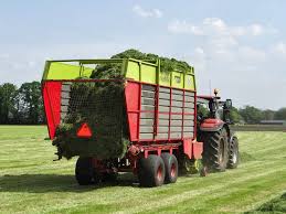 Bij ons kwamen van drie oude opraapwagens (miedema rotor plus ivm 7 messen) af en hebben geen 100pk+ trekker voor een grote opraapwagen (behalve case 5150 die op de kuil staat) Gastfoto S Van Johan Drost Ii Agrifoto Nl