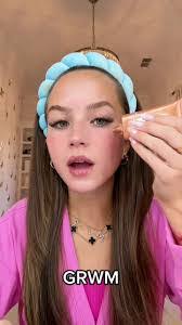 Mia Hinton's Instagram, Twitter & Facebook