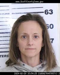 Davenport woman charged for allegedly peddling meth