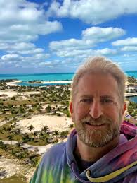 Its a "MAD ABOUT KLOWNS MONDAY" so lets kick things off with probably the  best known Klowns in all of horrordom "KILLER KLOWNS FROM OUTER SPACE"!  Where are my fans of this