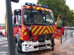 Des pompiers, avenue berthelot (lyon), en marge d'une manifestation de gilets jaunes (3).jpg 4,032 × 3. Lyon Cinq Blesses Apres Un Accident Entre Un Fourgon De Pompiers Et Une Voiture Ce Dimanche Matin