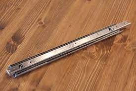 スライドレールの種類と取り付け方 引き出しや棚のdiyにもおすすめ のイメージ 棚 レール 棚 物置小屋の作り方