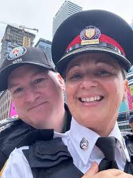 Robert Chevalier he/him 🏳️‍🌈🏳️‍⚧️ (@TorontoQueerCop)