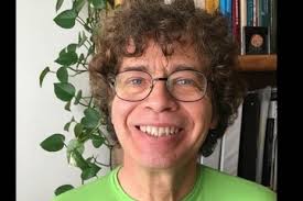 Retiro y silencio: cómo es hoy la vida de Andrea Elson, la hermana de Alf