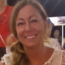 Hi . How much from santa eulalia to old town for taxi roughly, is it  walkable. Thank u