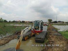 Abstrak meningkatkan kekuatan tanah tanah gambut untuk untuk digunakan digunakan sebagai dasar sebuah konstruksi jalan alan dapat dil dilakukan akukan dengan melakukan elakukan stabi stabilisasi sasi tanah dengan cara mekanis. 11 Ide Excavator Kebun Sawit Tanah Gambut Rawa Rawa Danau Sungai Pantai