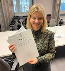 En av to foreldre bekymret for digital mobbing | helsesjefen / guri melby er en norsk politiker for venstre som fra. Guri Melby On Twitter Veldig Stolt Over A Legge Fram Rusreformen I Dag Endelig Far Vi En Ruspolitikk Basert Pa Kunnskap Der Vi Moter Folk Med Verdighet Og Der Vi Bruker Behandling