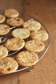 Crackers A La Fleur De Sel Pour L Apero Ou Juste Pour Le Plaisir De Grignoter Le Miam Miam Blog Recette Crackers Recettes De Cuisine Recette Aperitif