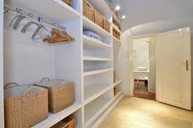 Ein begehbarer kleiderschrank passt in jede wohnung ✓ vom ankleidezimmer bis zum begehbaren kleiderschrank in der ungenutzten ecke ✓ ideen & tipps. Begehbarer Kleiderschrank 6 Ideen Fur Die Gestaltung