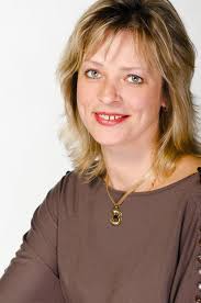 Donna in campagna immagine stock. Immagine di ritratto