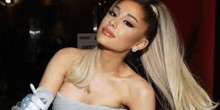 Ariana grande fotos ariana grande outfits ariana grande hair color ariana grande makeup adriana grande dangerous woman beautiful celebrities justin bieber hair goals. Ariana Grande Traded Her High Ponytail For A 60s Inspired Honey Blonde Beehive